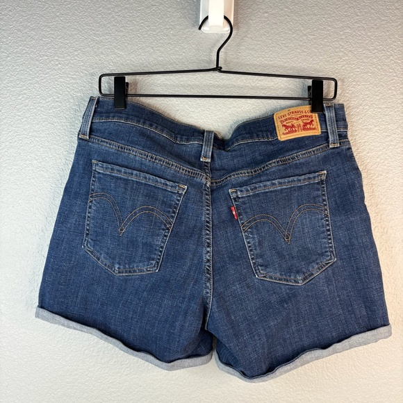 Levi's Mid Length Shorts - Medium Wash - Picture 4 of 9